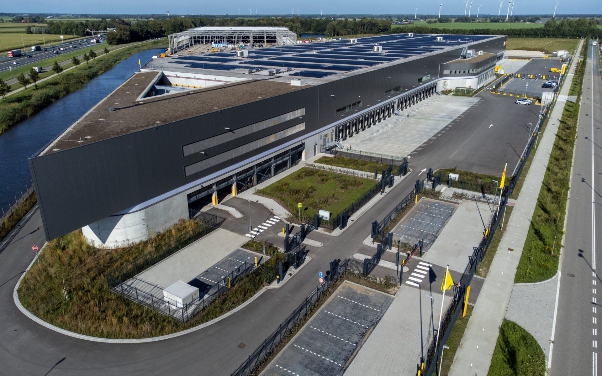 Opening sorteercentrum DHL Zwolle